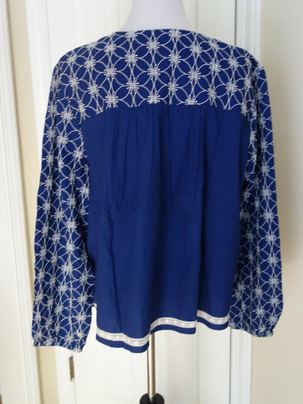 NWT LOGO LAVISH Navy Snap Front Boho Top w/ Lace & Embroidery – XL - Picture 4 of 7